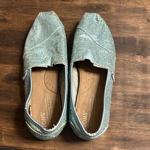 TOMS - YOUTH CLASSIC GLITTER SHOES IN TURQUOISE